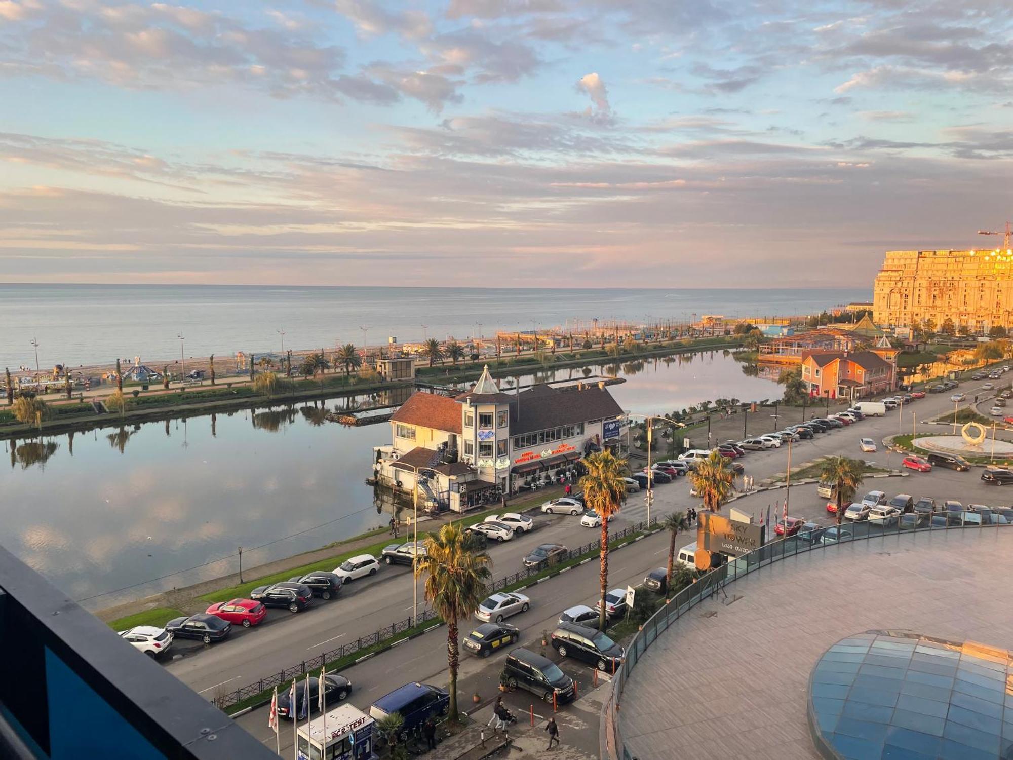 Suites Orbi City Aparthotel باتومي المظهر الخارجي الصورة